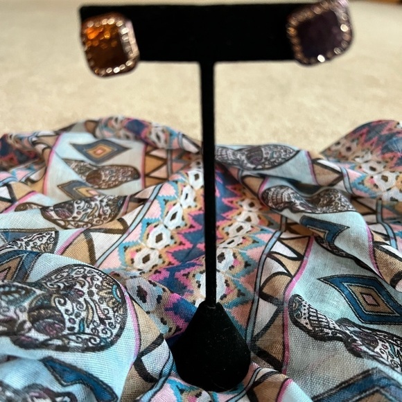 Vintage Money stud earrings - Picture 2 of 3